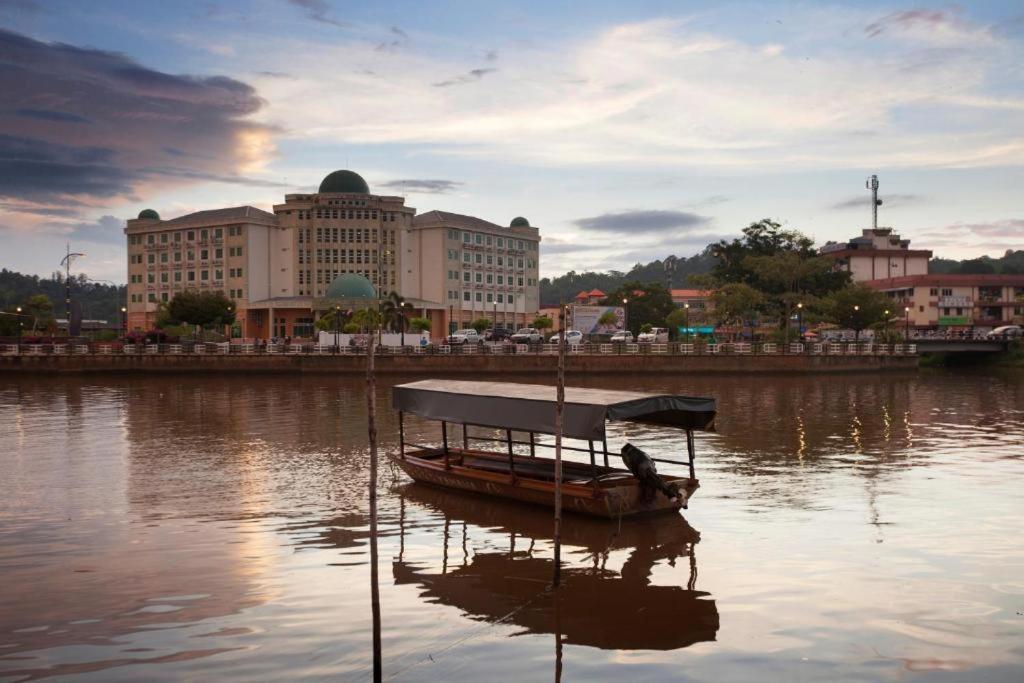 Hotel Seri Malaysia Lawas Exterior photo