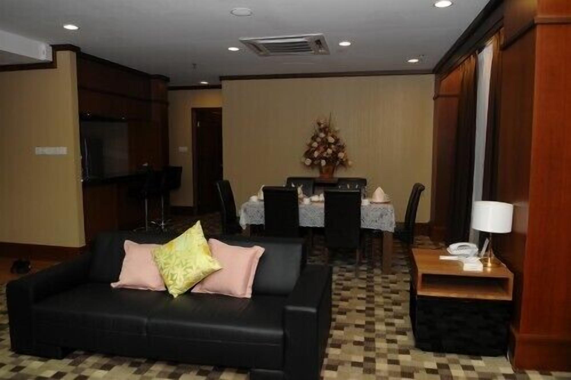 Hotel Seri Malaysia Lawas Exterior photo