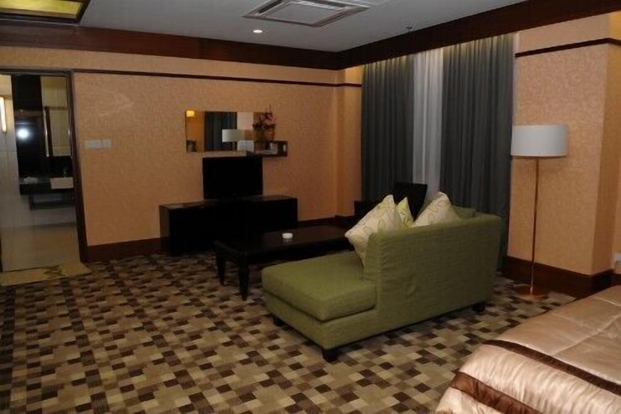 Hotel Seri Malaysia Lawas Exterior photo