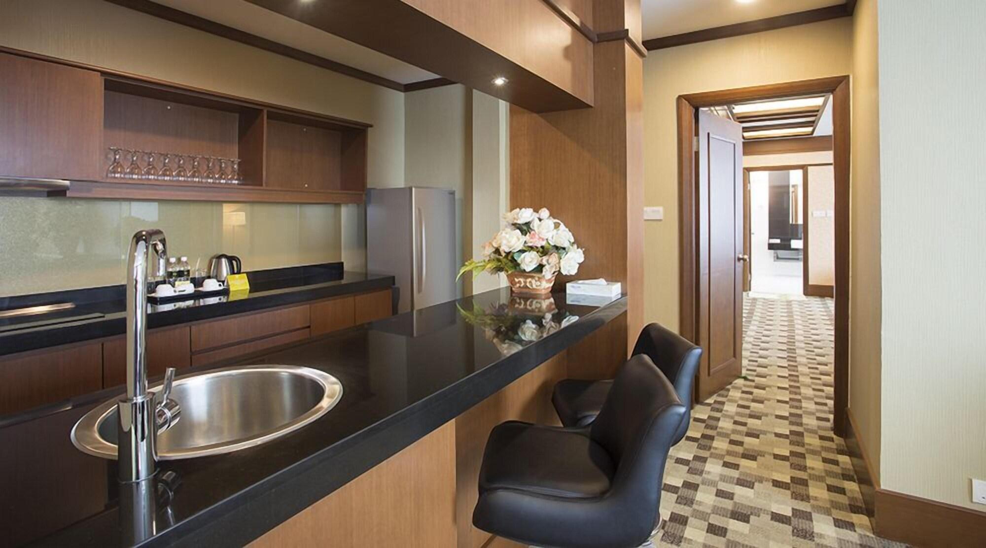 Hotel Seri Malaysia Lawas Exterior photo