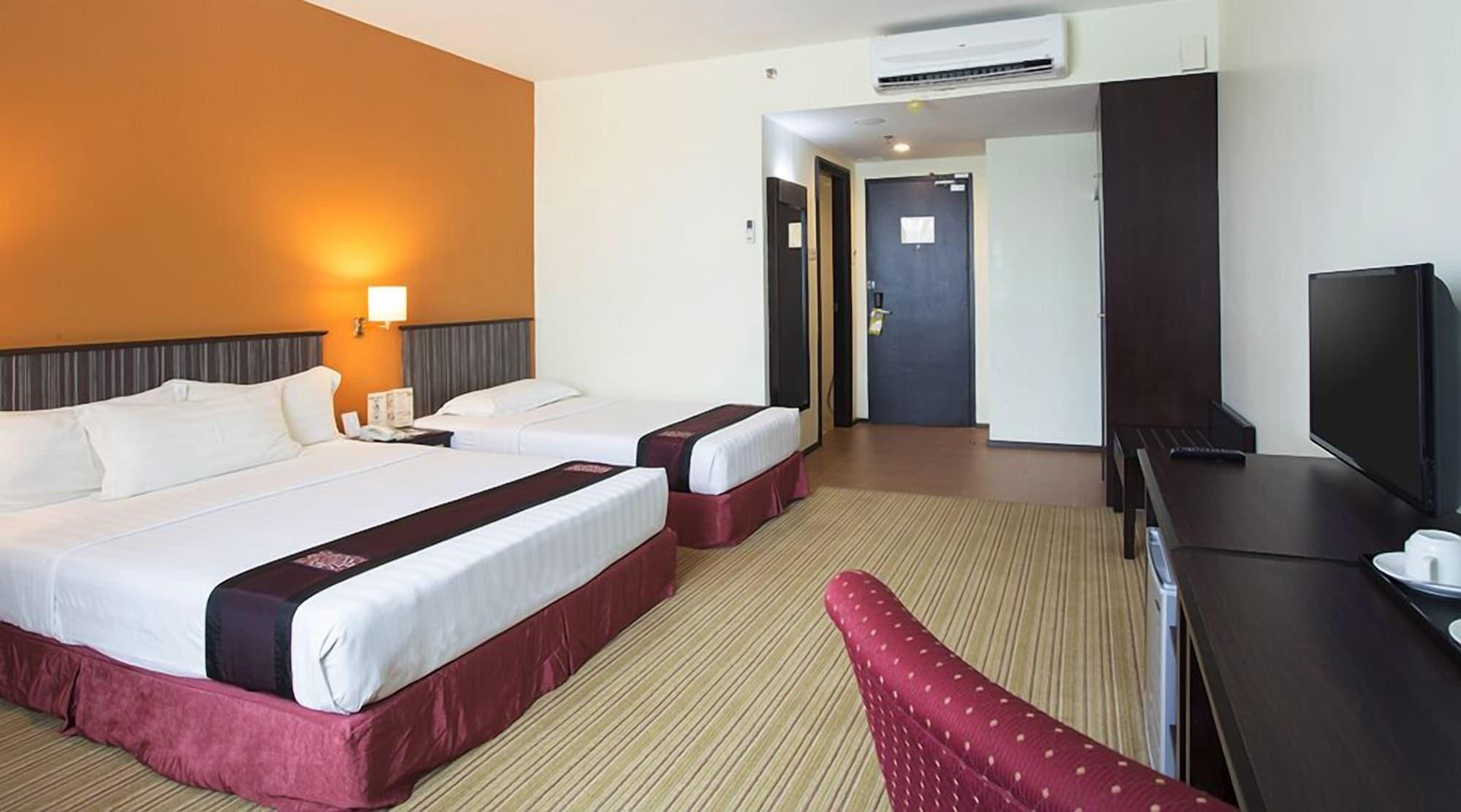 Hotel Seri Malaysia Lawas Exterior photo