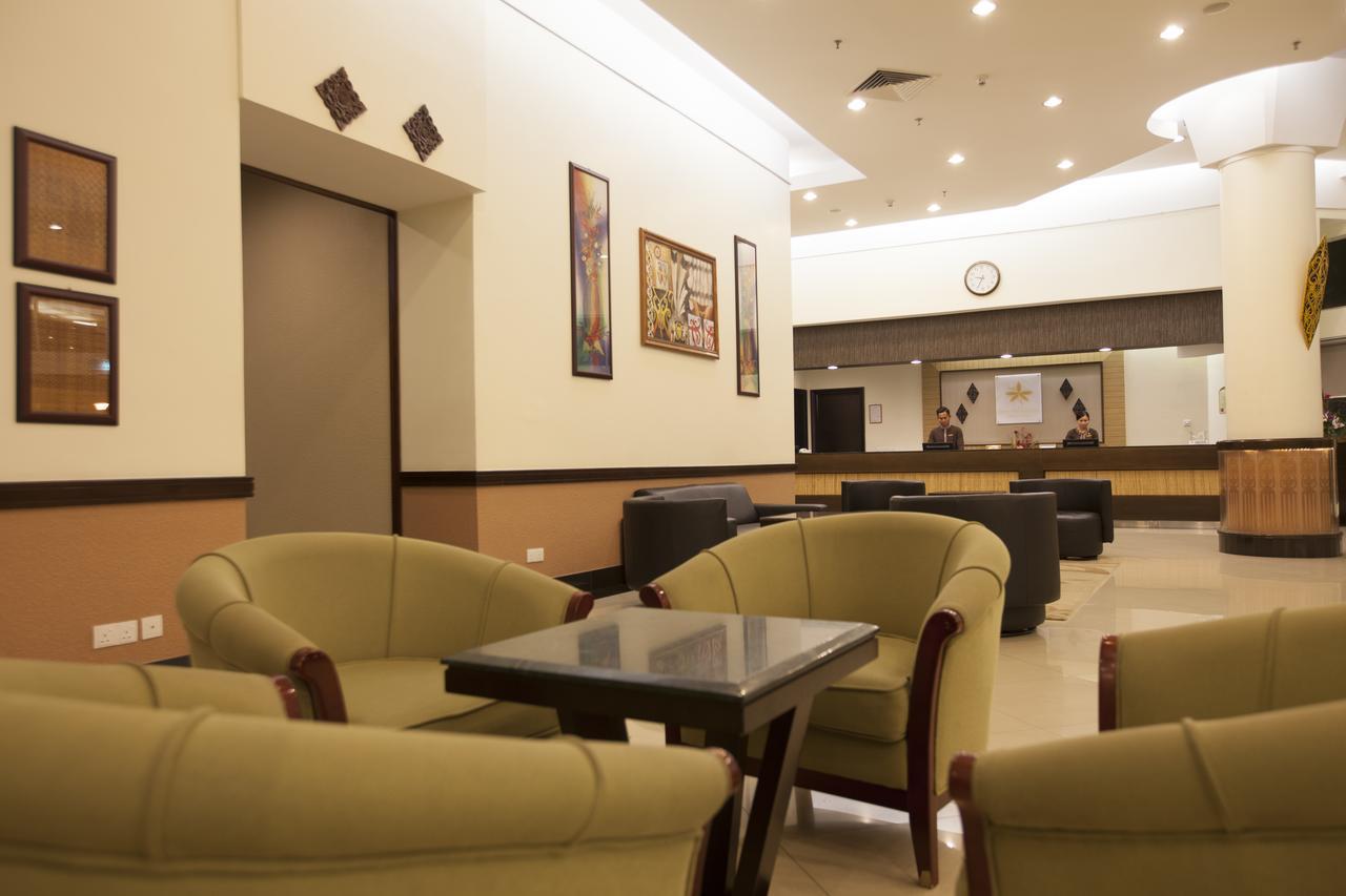 Hotel Seri Malaysia Lawas Exterior photo