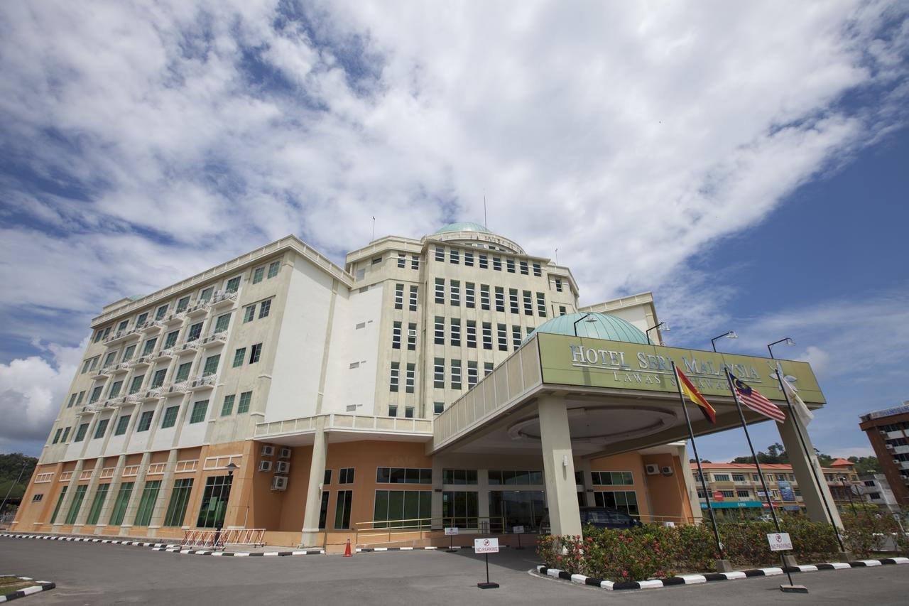 Hotel Seri Malaysia Lawas Exterior photo