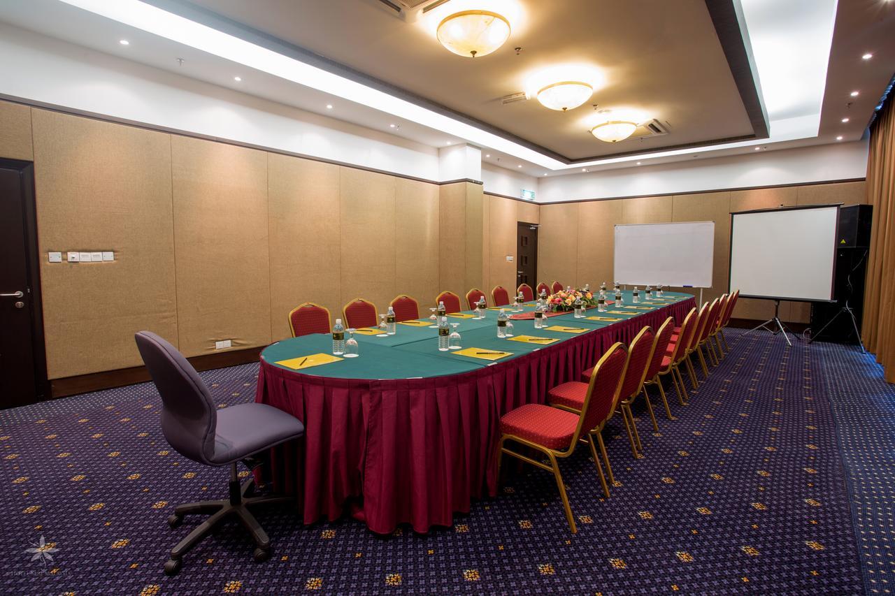 Hotel Seri Malaysia Lawas Exterior photo